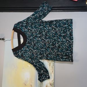 Momentum 2X stretchy top with 3/4 elastic sleeves